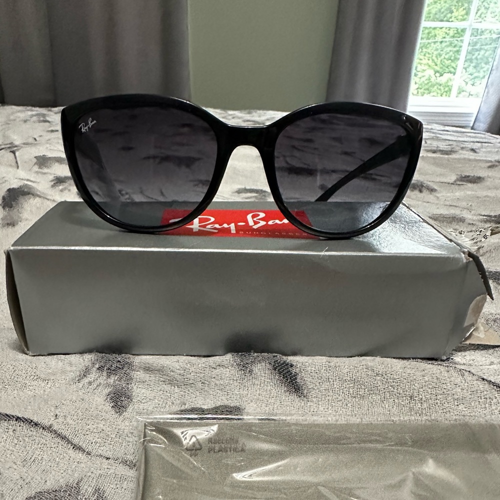 Women’s Ray Ban sunglasses